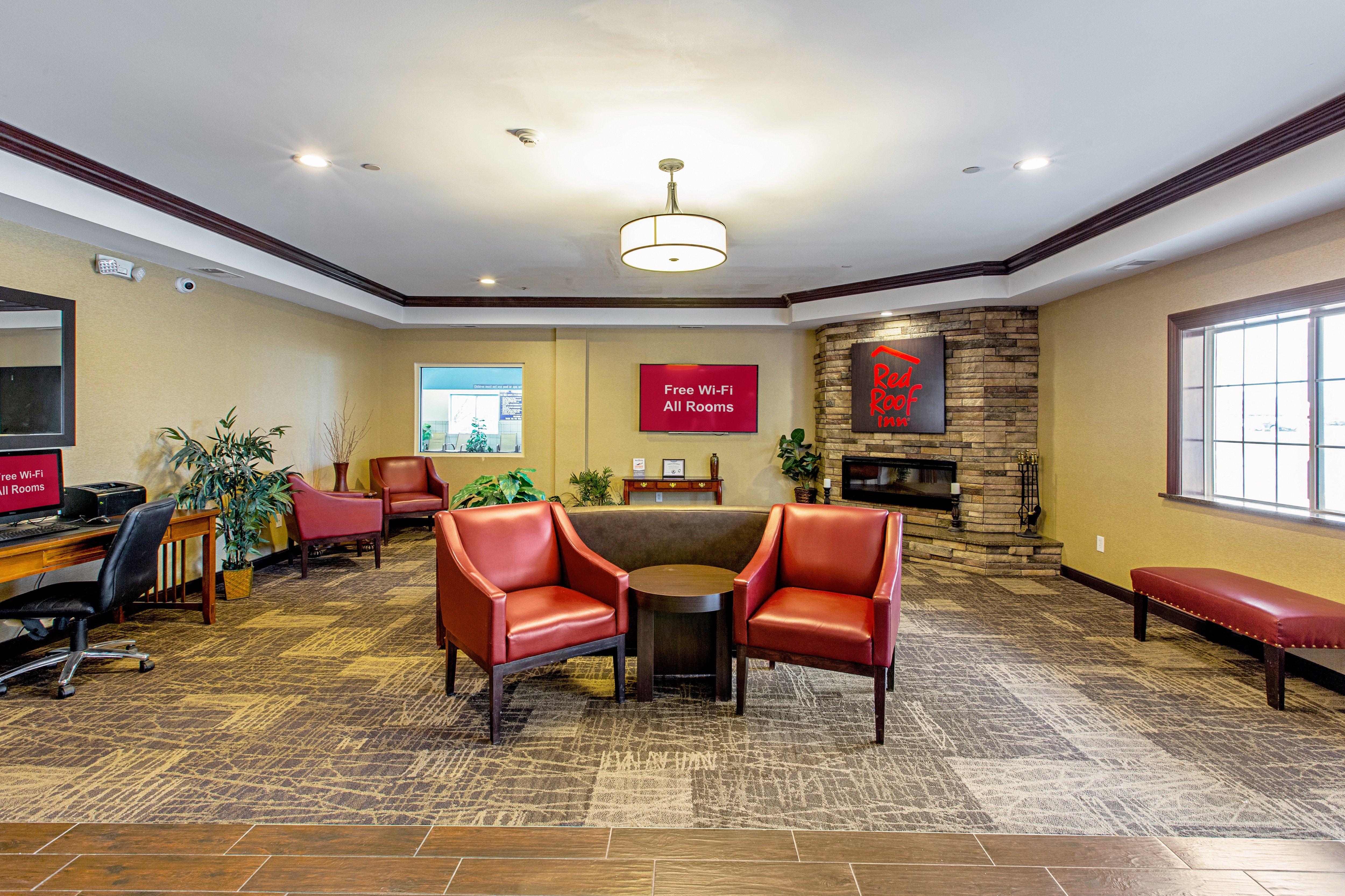 Red Roof Inn & Suites Omaha - Council Bluffs Exterior photo