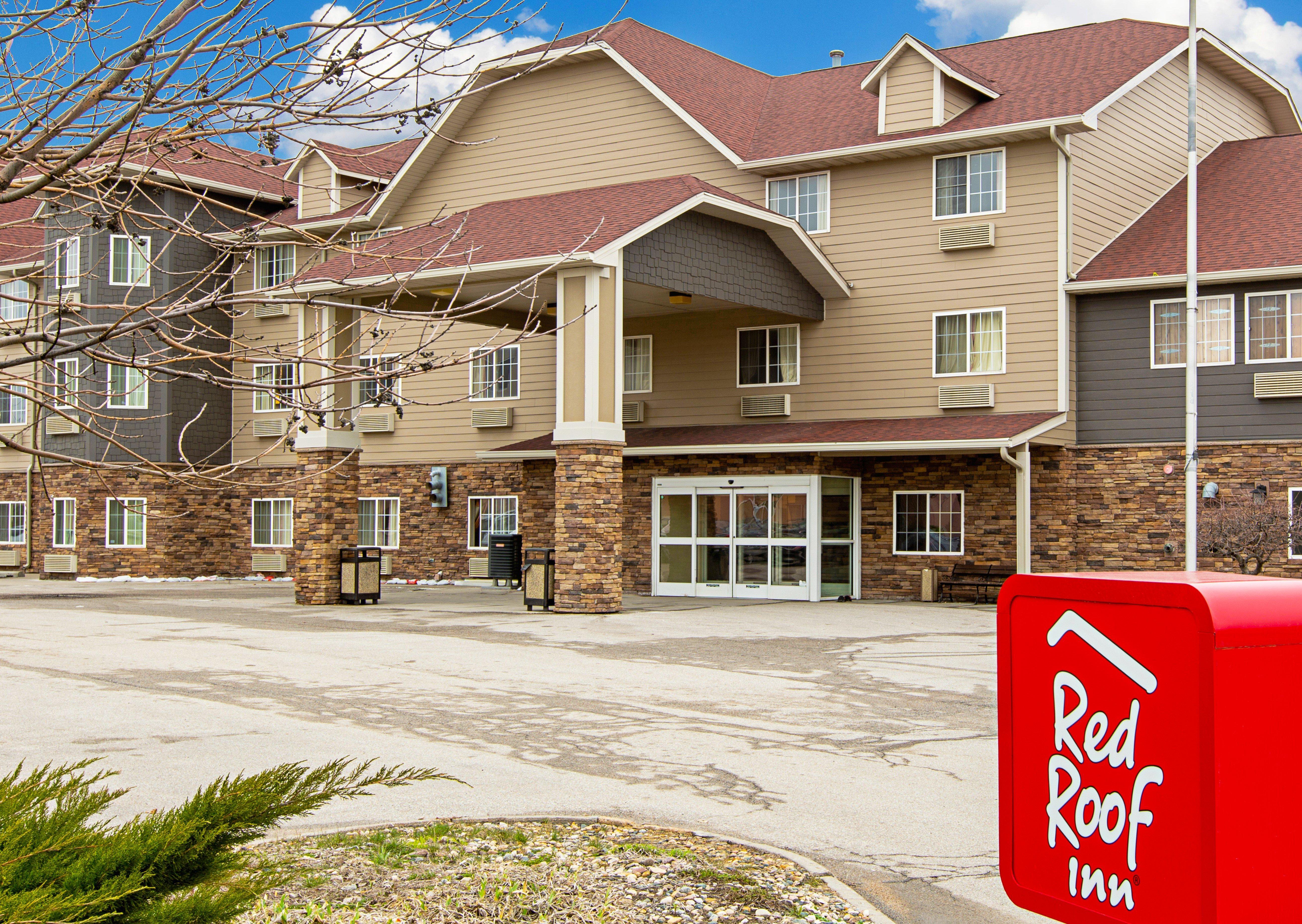 Red Roof Inn & Suites Omaha - Council Bluffs Exterior photo